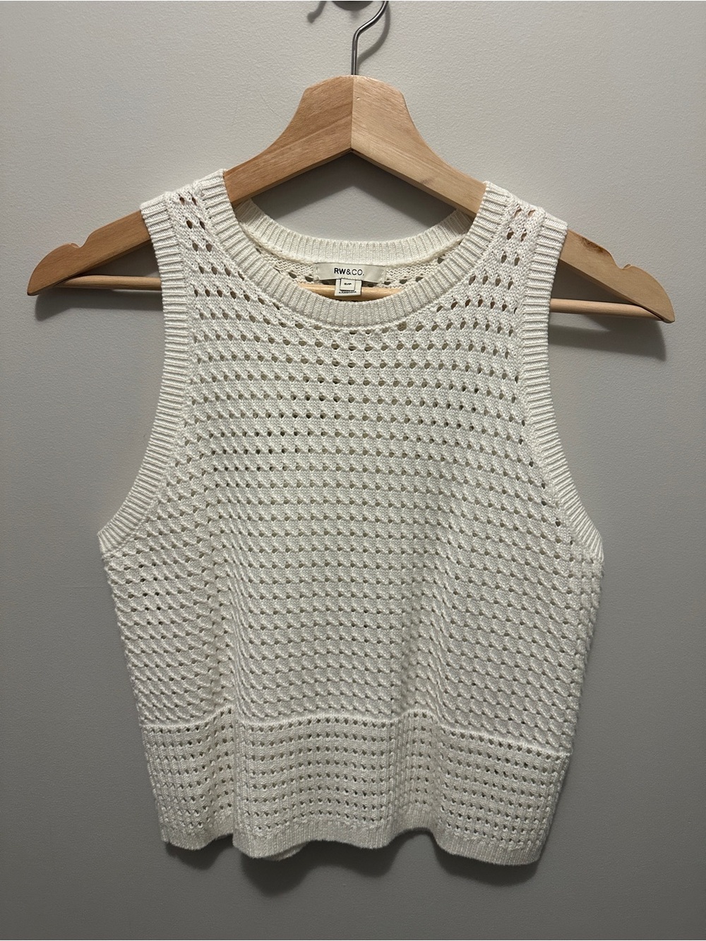 RW&CO. White Open-Knit Cropped Tank